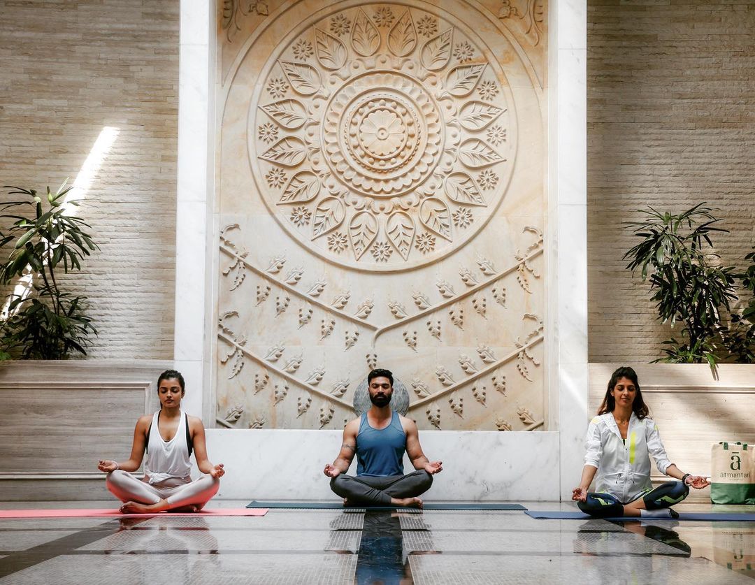 FSMumbai's tweet photo. Yoga is a light that once lit, will never dim. The better your practice, the brighter the flame - B.K.S. Iyengar​

Wishing everyone a sublime #InternationalYogaDay! ​

📸: @NavedQureshi ​@ash4sak @iashnazaveri

#FSMumbai #FSWellness #YogaDay2022 #Yoga https://t.co/ewbLKodpF7