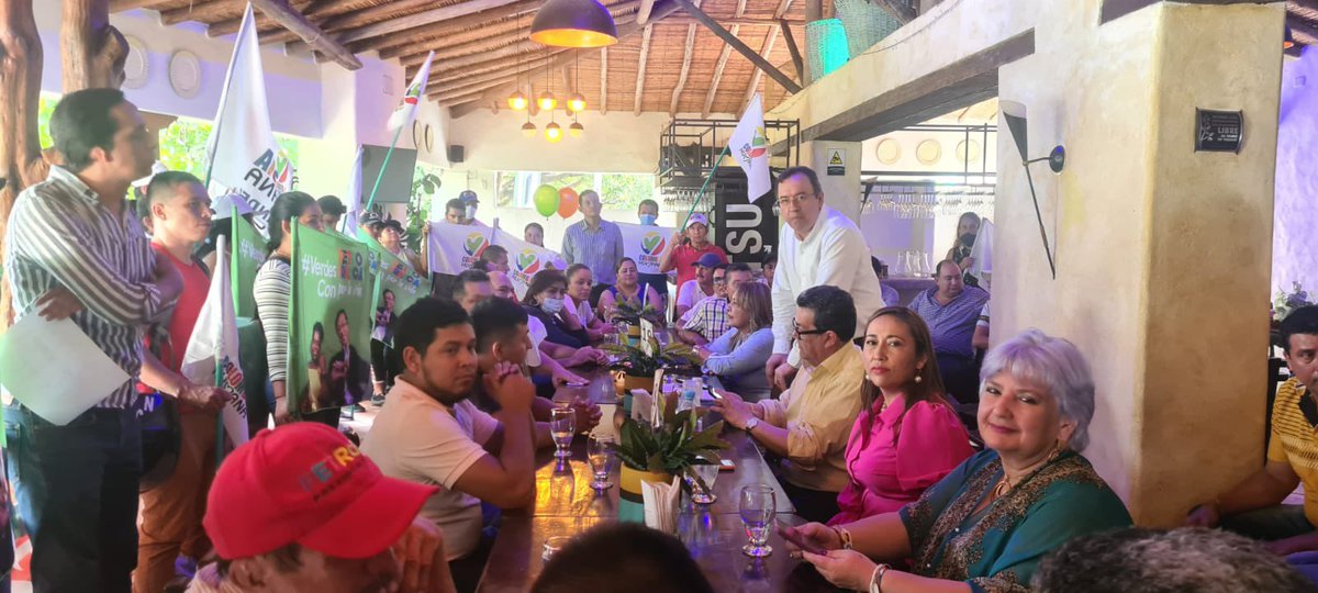 alfonsoprada's tweet photo. Nuestra gratitud con tod@s los integrantes de nuestros equipos de campaña en cada departamento, municipio, vereda, comuna, corregimiento, localidades y barrios de Colombia. “El triunfo es de Ustedes” @petrogustavo. Graciasss🙏🏽 https://t.co/Sn0L8KYZUo