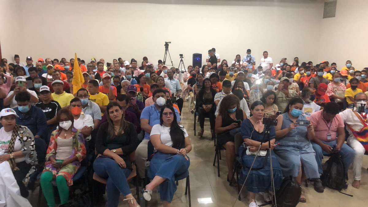 alfonsoprada's tweet photo. Nuestra gratitud con tod@s los integrantes de nuestros equipos de campaña en cada departamento, municipio, vereda, comuna, corregimiento, localidades y barrios de Colombia. “El triunfo es de Ustedes” @petrogustavo. Graciasss🙏🏽 https://t.co/Sn0L8KYZUo