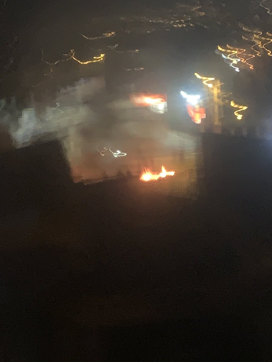 LoreVane93's tweet photo. Cierre de la Av princesa toa, camino viejo a Conocoto #Quito #cierredevias #ParoNacionalEc2022 https://t.co/vGmYY7y07c