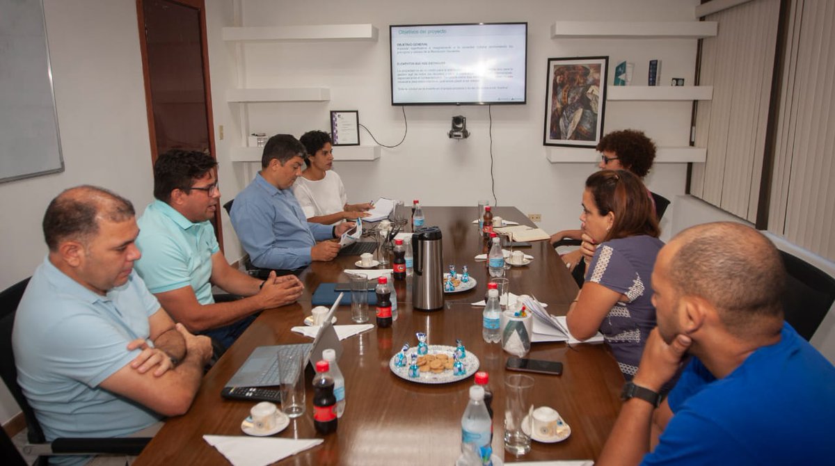 UIC_Cuba's tweet photo. ‼️INFORMACIÓN DEL DÍA‼️
📍Directivos de la @UnindeInformti1 y del Grupo Avangenio sostuvieron un encuentro de trabajo este lunes
📌Debatieron sobre la búsqueda de vínculos de trabajo entre la UIC y la Mypime
@afeblese
#Uiccuba #transformaciondigital #CubaInformatiza https://t.co/qHcslZB895