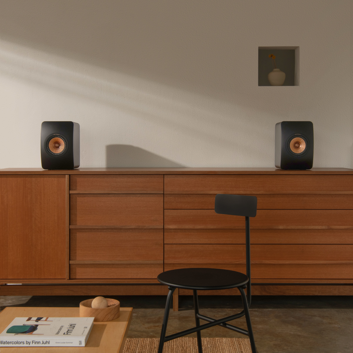 kef_jp's tweet photo. これさえあれば、何もいらない。
LS50 Wireless II は、単なるハイ・パフォーマンス・スピーカーではありません。非の打ち所がないオール・イン・ワン・スピーカーシステム。曲線を描くデザイン、ワイヤレスHiFiスピーカーをインテリアの一部にいかが?
#KEF #KEFListenandbelieve #LS50WirelessII https://t.co/3KGQTEGy6Z