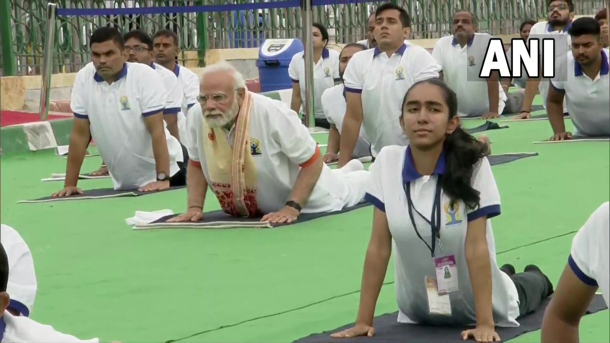 #InternationalDayofYoga | PM Modi leads mass Yoga event at the Mysore Palace Gro... - Kannada News