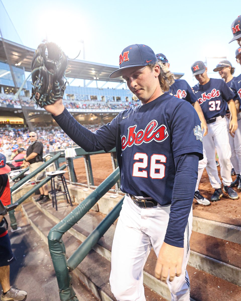 OleMissBSB's tweet photo. Take a bow, rook.

@elliotthunter10 | #OleMaha https://t.co/SiYRJj7A69