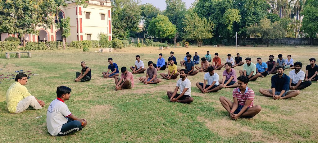 AAYUSHC76725797's tweet photo. लखनऊ विश्वविद्यालय के हबीबुल्लाह छात्रावास में अंतर्राष्ट्रीय योग दिवस के अवसर पर योग कर मनाया गया जिसमें समस्त अंतःवासी, कर्मचारी एवं डा.महेंद्र कुमार,प्रोवोस्ट हबीबुल्लाह छात्रावास उपस्थित रहे।@dswlkouniv @ChiefProvost_LU @profalokkumar @GovernorofUp @lkouniv @MahendraAgnih16 https://t.co/I3P2HwRQLr