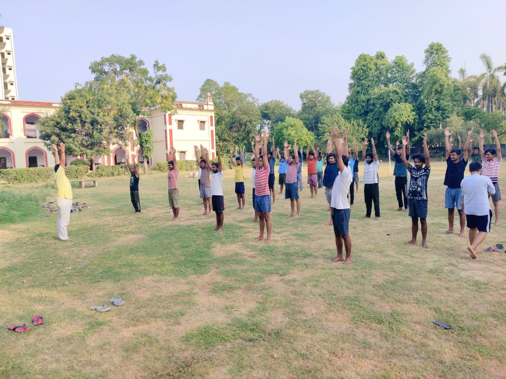 AAYUSHC76725797's tweet photo. लखनऊ विश्वविद्यालय के हबीबुल्लाह छात्रावास में अंतर्राष्ट्रीय योग दिवस के अवसर पर योग कर मनाया गया जिसमें समस्त अंतःवासी, कर्मचारी एवं डा.महेंद्र कुमार,प्रोवोस्ट हबीबुल्लाह छात्रावास उपस्थित रहे।@dswlkouniv @ChiefProvost_LU @profalokkumar @GovernorofUp @lkouniv @MahendraAgnih16 https://t.co/I3P2HwRQLr