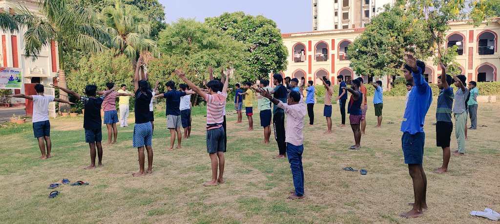 लखनऊ विश्वविद्यालय के हबीबुल्लाह छात्रावास में अंतर्राष्ट्रीय योग दिवस के अवसर पर योग कर मनाया गया जिसमें समस्त अंतःवासी, कर्मचारी एवं डा.महेंद्र कुमार,प्रोवोस्ट हबीबुल्लाह छात्रावास उपस्थित रहे।<a href="/dswlkouniv/">Dean Students’ Welfare, UoL</a> @ChiefProvost_LU <a href="/profalokkumar/">Professor Alok Kumar Rai</a> <a href="/GovernorofUp/">Governor of Uttar Pradesh</a> <a href="/lkouniv/">University of Lucknow</a> <a href="/MahendraAgnih16/">Mahendra Agnihotri</a>