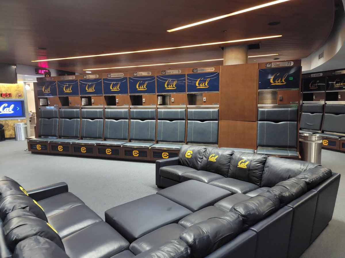 gbarnes5252's tweet photo. Had a great time visiting @CalFootball yesterday thank you @geepchryst and @Angus_McClure for the invitation to tour the facilities and talk football! @Coach_Ohout @Coach_Gomes @ARCBeaverBall https://t.co/oxQhegcFO9