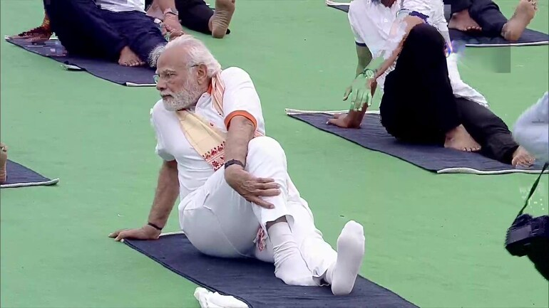 IndiaToday's tweet photo. PM @narendramodi  leads India's celebrations.
#InternationalYogaDay #YogaDay #YogaForHumanity #yogaday2022  

Live: https://t.co/9TfcjK4G8O https://t.co/9DUzCLQTVM