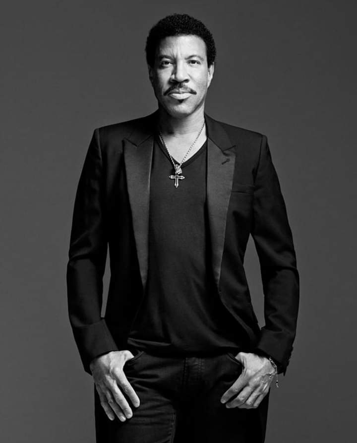 Happy Birthday to Lionel Richie who turns 73 today! 