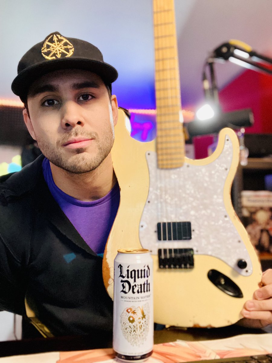 thonggdelonge's tweet image. Hi, guess what. I’m LIVE NOW. 

Kick back, chug some @LiquidDeath  and mosh to some jams over here! 
🔴🔴twitch.tv/ThonggDeLonge 
^^^^^^^^^ LIVE NOW