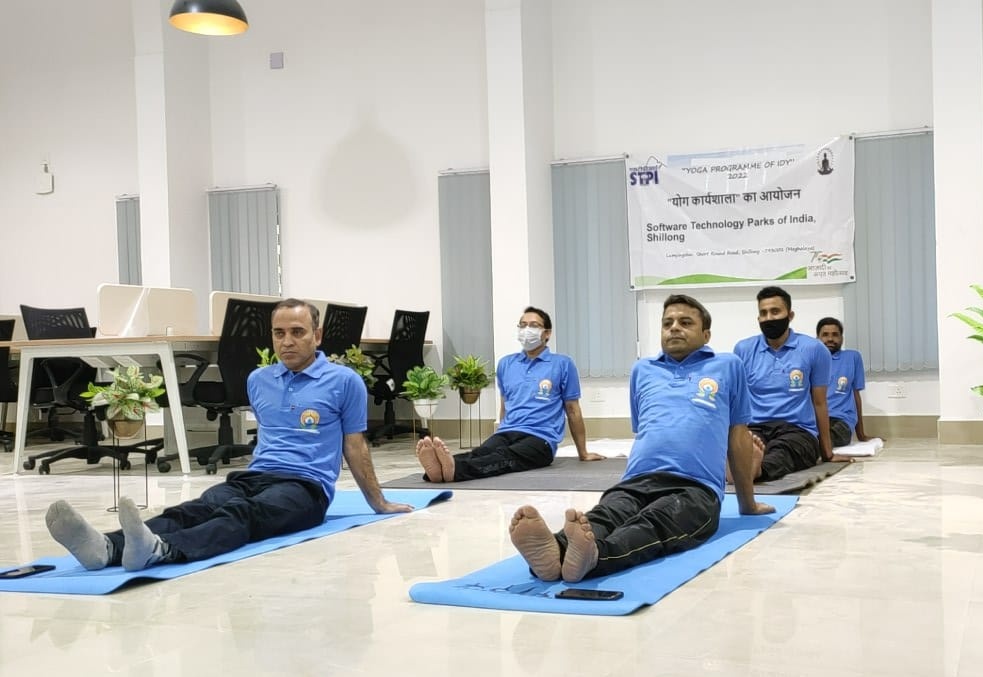 Yoga control an individual's mind, body and soul. #STPIINDIA Shillong employees practising yoga on the observance of 8th #InternationalYogaDay2022  . #IDY2022 #YogaForHumanity #GuardianRingForYoga @arvindtw