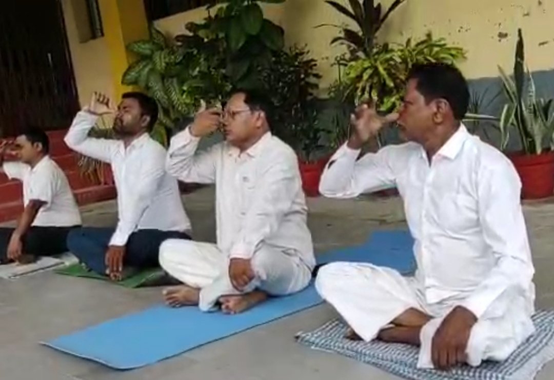 MuzaffarpurRrb's tweet photo. Celebration of International Yoga Day at Railway Recruitment Board Campus, Muzaffarpur. https://t.co/Ab26GMEx87