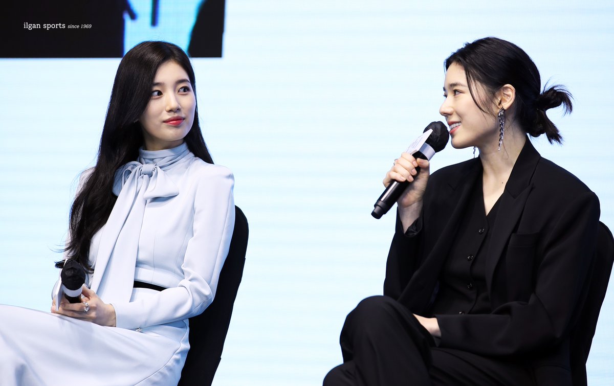 ilgansports's tweet photo. 220621 수지, 정은채 안나 제작발표회

✨은혜로운 투샷✨

📸 https://t.co/sd6JEDPnqh

#수지 #SUZY #정은채 #JUNGEUNCHAE
#안나 #ANNA #제작발표회 https://t.co/dBE8Uwthzz