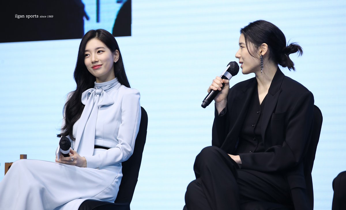 ilgansports's tweet photo. 220621 수지, 정은채 안나 제작발표회

✨은혜로운 투샷✨

📸 https://t.co/sd6JEDPnqh

#수지 #SUZY #정은채 #JUNGEUNCHAE
#안나 #ANNA #제작발표회 https://t.co/dBE8Uwthzz