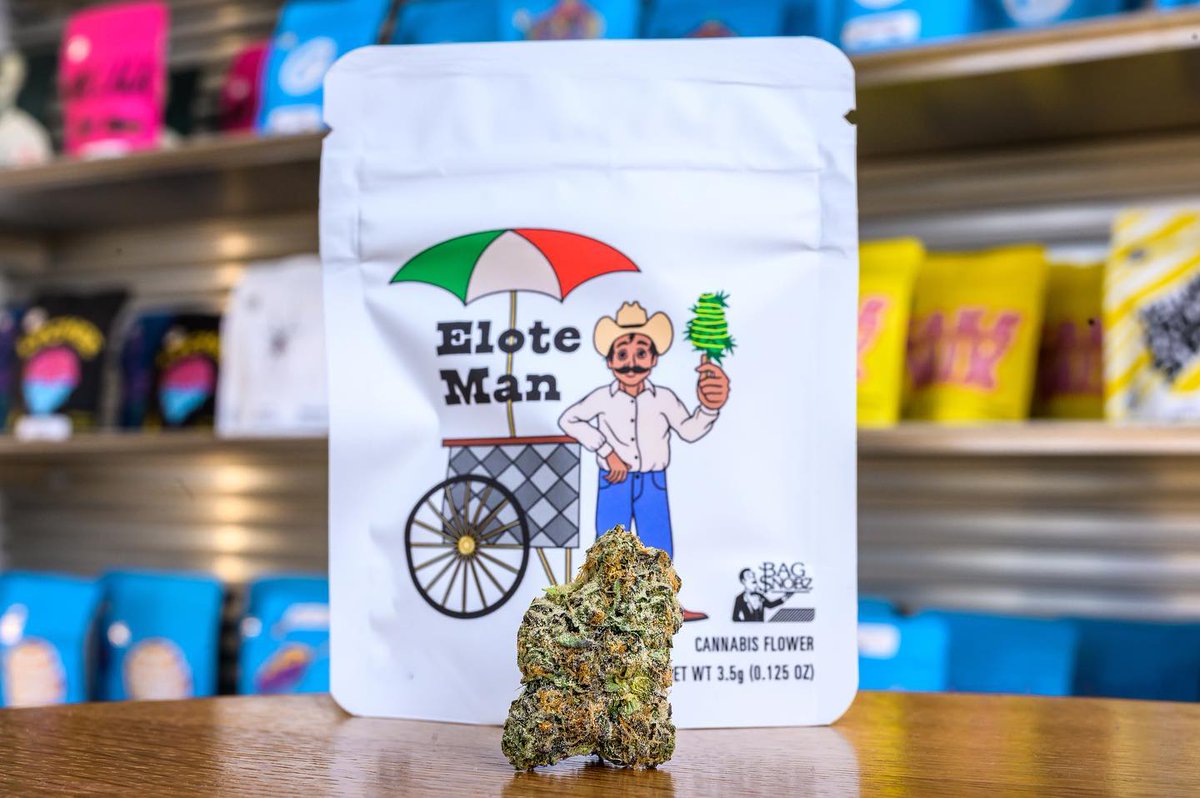 BagSnobz's tweet photo. ELOTE MAN 🌽💨 by @bagsnobz #BagSnobz 

RT IF YOU'D SMOKE THIS 💨 https://t.co/vB59Ie0xKw