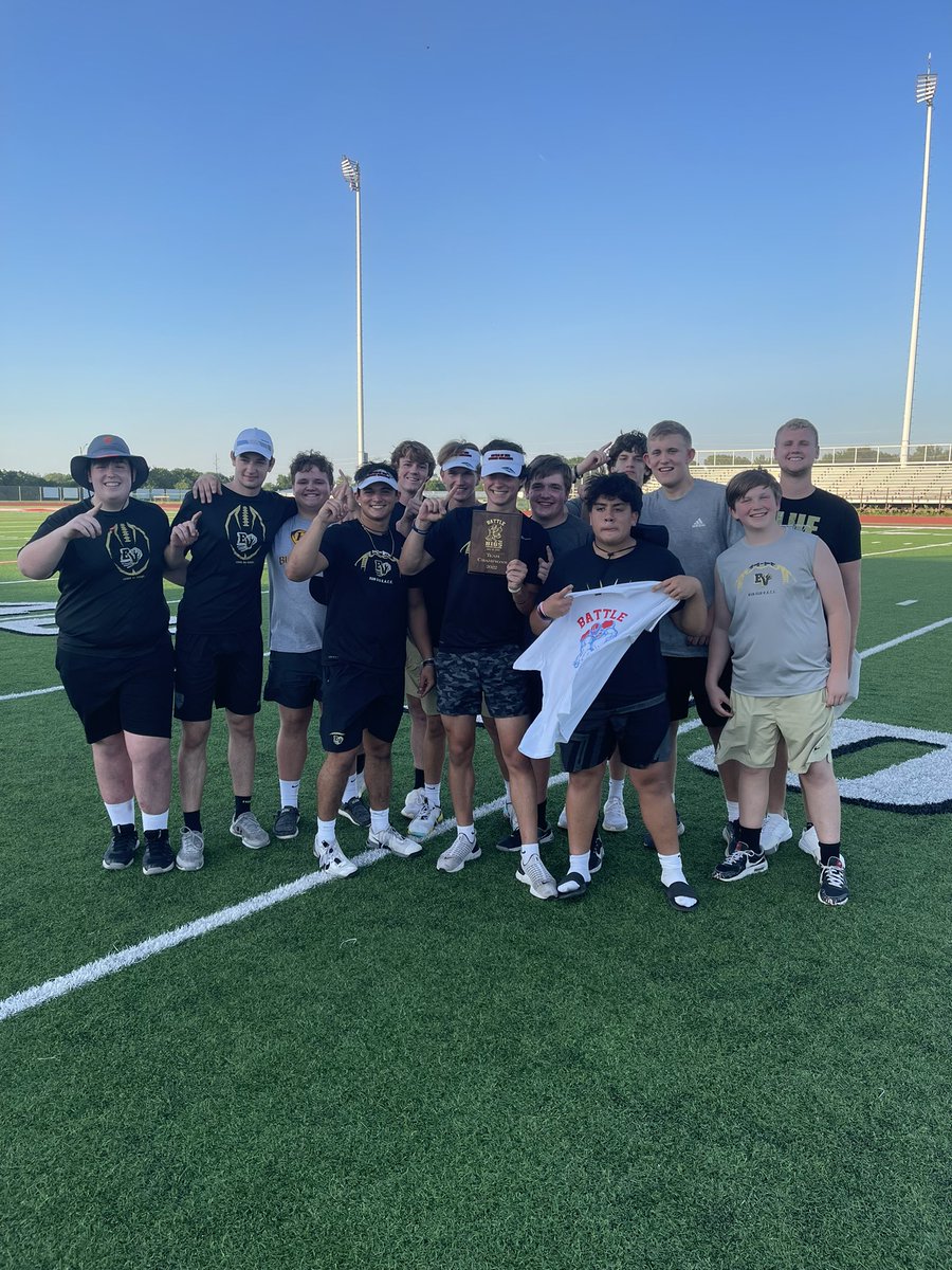 BrandonOlney79's tweet photo. Your 2022 Battle of the Bigs Champions.  This was a total team effort.  Boys had fun and competed hard.   #BigDogs  @BVTouchdownclub https://t.co/9YWBXLDDar