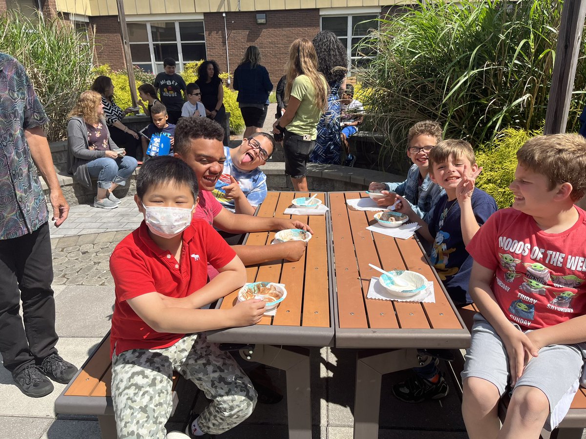 CRAMrsWeiss's tweet photo. A special thank you to @FreeholdPace and @robyn_klim for a delicious way to end the school year. The students enjoyed every minute of their ice cream party! They all have worked so hard and this celebration was very much deserved! 🍦🎉 #Fts4rkids #hardworkpaysoff @CRA_Bulldogs https://t.co/j4ScsIrV40