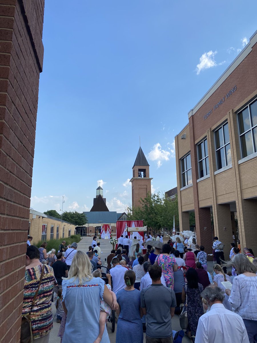 DStim09's tweet photo. @Sachinettiyil Corpus Christi Eucharistic procession at @StRitaDallas https://t.co/Ab958urovt