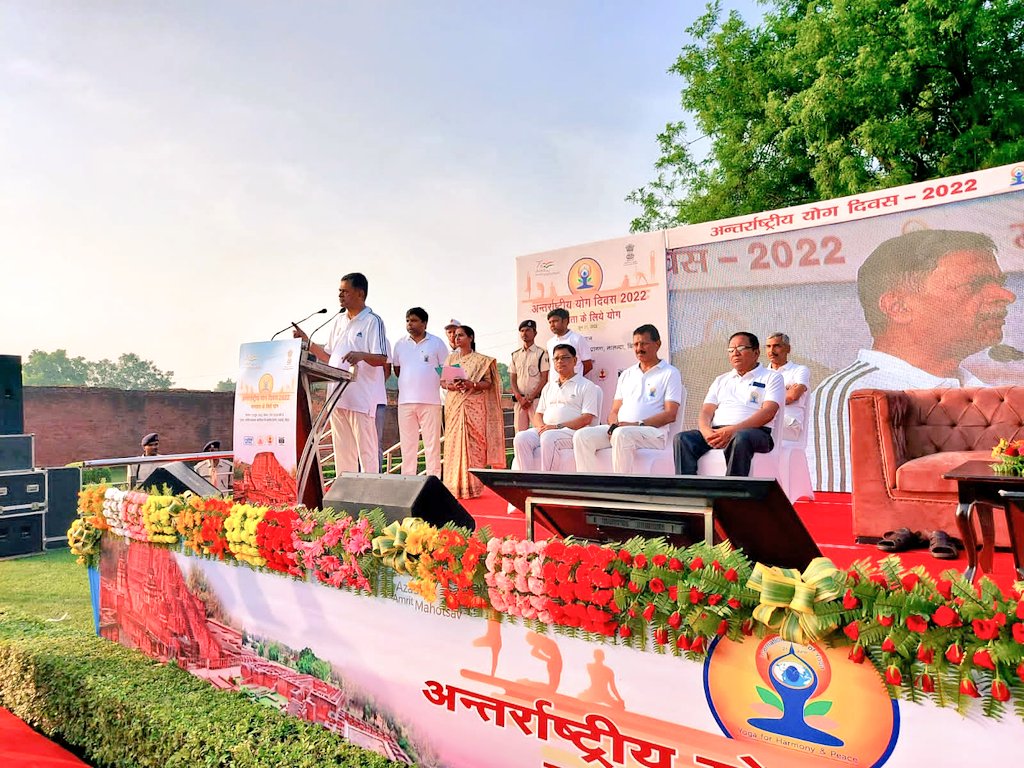 RajKSinghIndia's tweet photo. Practising Yoga is the key for holistic health and spiritual well being.

Let us all celebrate #InternationalDayofYoga by practising yoga and pledge to make it an integral part of our lifestyle.
#YogaForHumanity 
#AmritMahotsav https://t.co/3Nf7q4yey6
