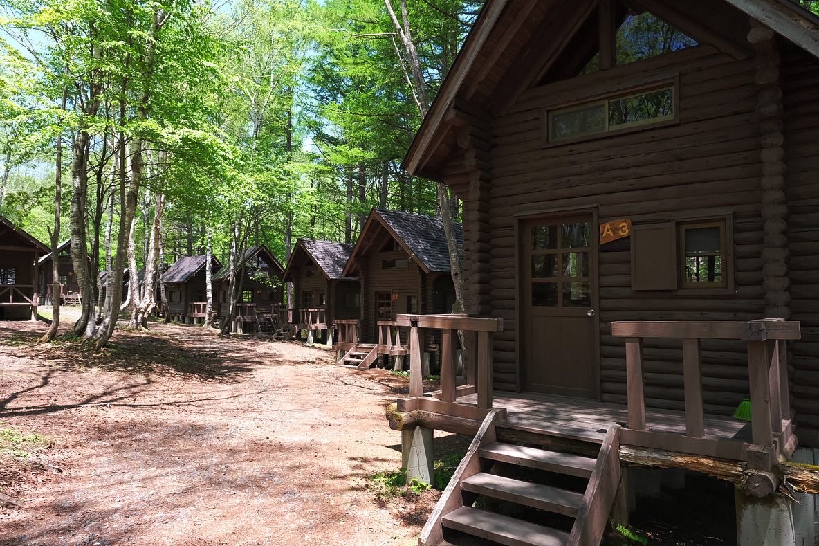 公式 ほたか牧場キャンプ場 雨や虫が気になる方におすすめです ほたか牧場キャンプ場では 3種類のログハウスをご用意しています どのお部屋もコンセントと電気照明があります トイレと炊事場は付いてません 寝具は貸し出ししていませんので 寝袋等