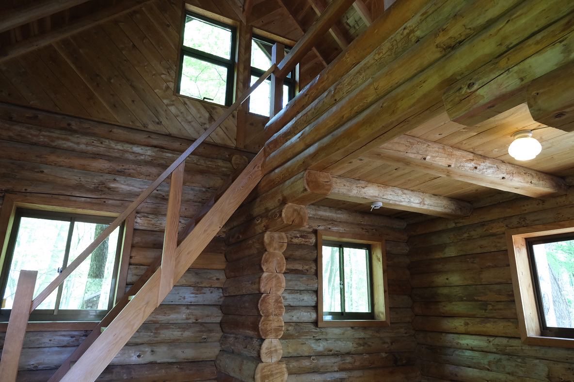 公式 ほたか牧場キャンプ場 雨や虫が気になる方におすすめです ほたか牧場キャンプ場では 3種類のログハウスをご用意しています どのお部屋もコンセントと電気照明があります トイレと炊事場は付いてません 寝具は貸し出ししていませんので 寝袋等