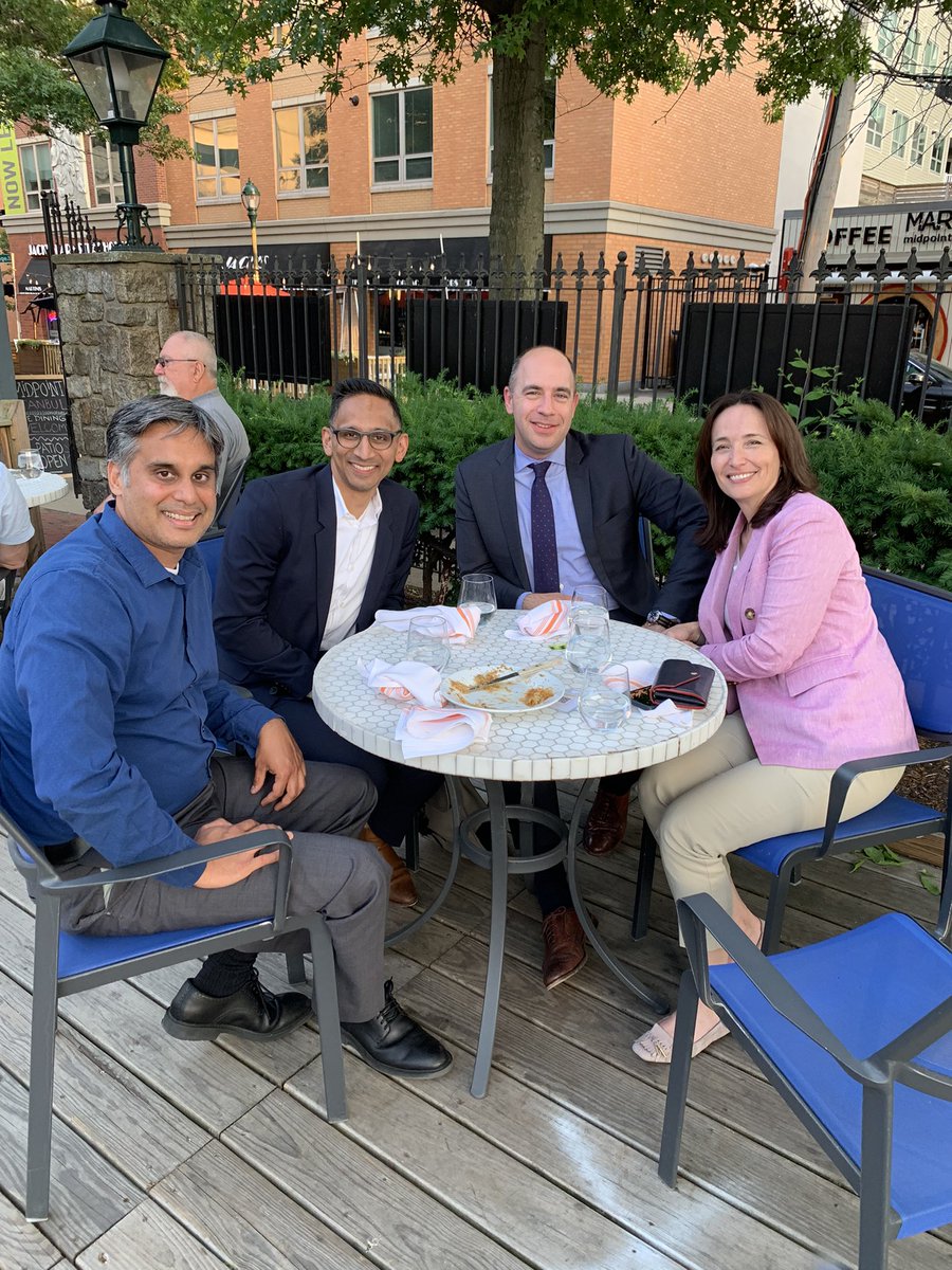 Such a pleasure hosting @TheVinodLab with @PamelaKunzMD and @Escobar_Lab for the @YaleGICancers YalePaCC seminar series today to present on neoantigens, inmunoediting, and vaccines in #PancreaticCancer. Great science, conversations, and collaborations in the works! @YaleCancer