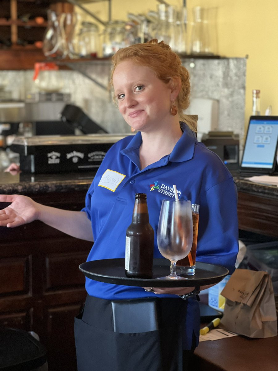 DavisStreetComm's tweet photo. Very special thank you to our dedicated staff and volunteers who will be serving for the event tonight!
All tips from the event and 10% of sales go towards Davis Street's safety-net programs for low-income families in San Leandro and the surrounding area.
#tipsforchange https://t.co/9OoIv6PF8y