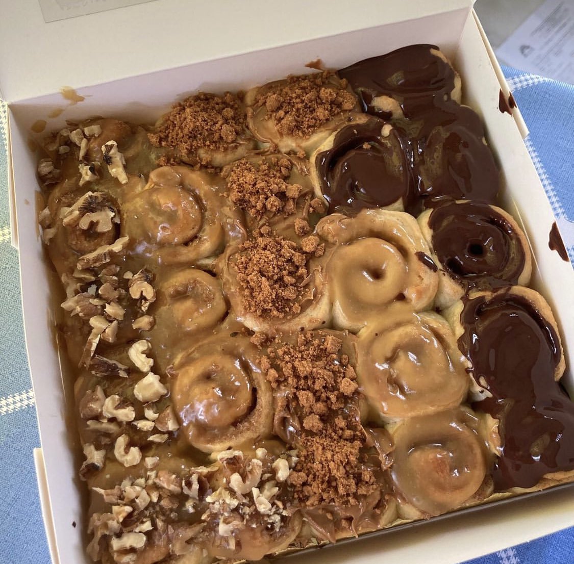 bakedthings4u's tweet photo. Cinnamon rolls baru keluar oven and masih panas ! Terliurnya with all that topping 🤤, i want one box please

📍Alam Damai, Cheras https://t.co/LAvuDZQ5bn