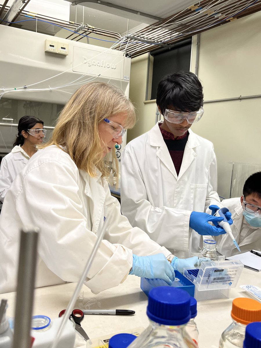 We had a fun lab demonstration for year 10 students from Penrith Selective High this morning. Giving them some hands on experience of what cold #plasma can do. Thanks to <a href="/blanchepugie/">Binbin Xia</a> for helping and photos <a href="/Eng_IT_Sydney/">Engineering Sydney Uni</a> <a href="/cbeusyd/">CBEUSYD</a>