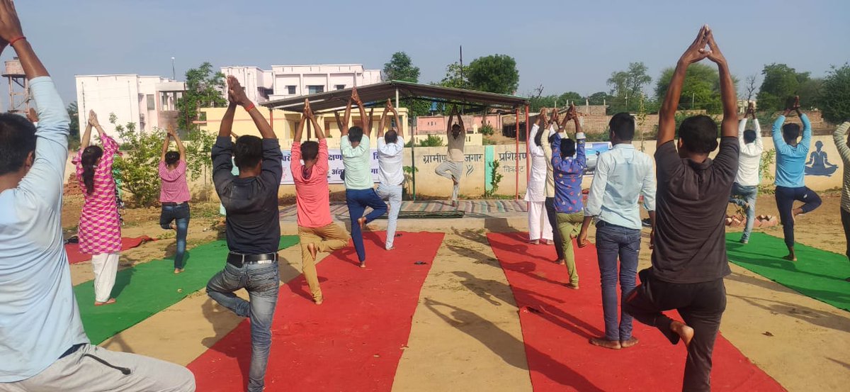 Yoga day done by VLE Chitrakoot
<a href="/CSCegov_/">CSCeGov</a>
<a href="/atulitrai/">Atulit Rai</a>
<a href="/vageesh_iaf/">वागीश सिंह</a>
<a href="/moayush/">Ministry of Ayush</a>
<a href="/CSCegov_/">CSCeGov</a>
<a href="/CSCSPV_Health/">CSC Health</a>

#YogaForHumanity
#AzadiKaAmritMahotsav
#MyYogaMyPose
#CSCIDY2022