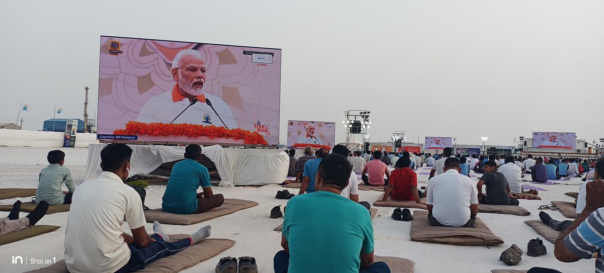 AdaBhuj's tweet photo. કરો યોગ રહો નીરોગ, ધોરડો, કચ્છ મધ્યે યોગાભ્યાસ @KutchDdo @GujAgriDept https://t.co/Tya14DIuHF