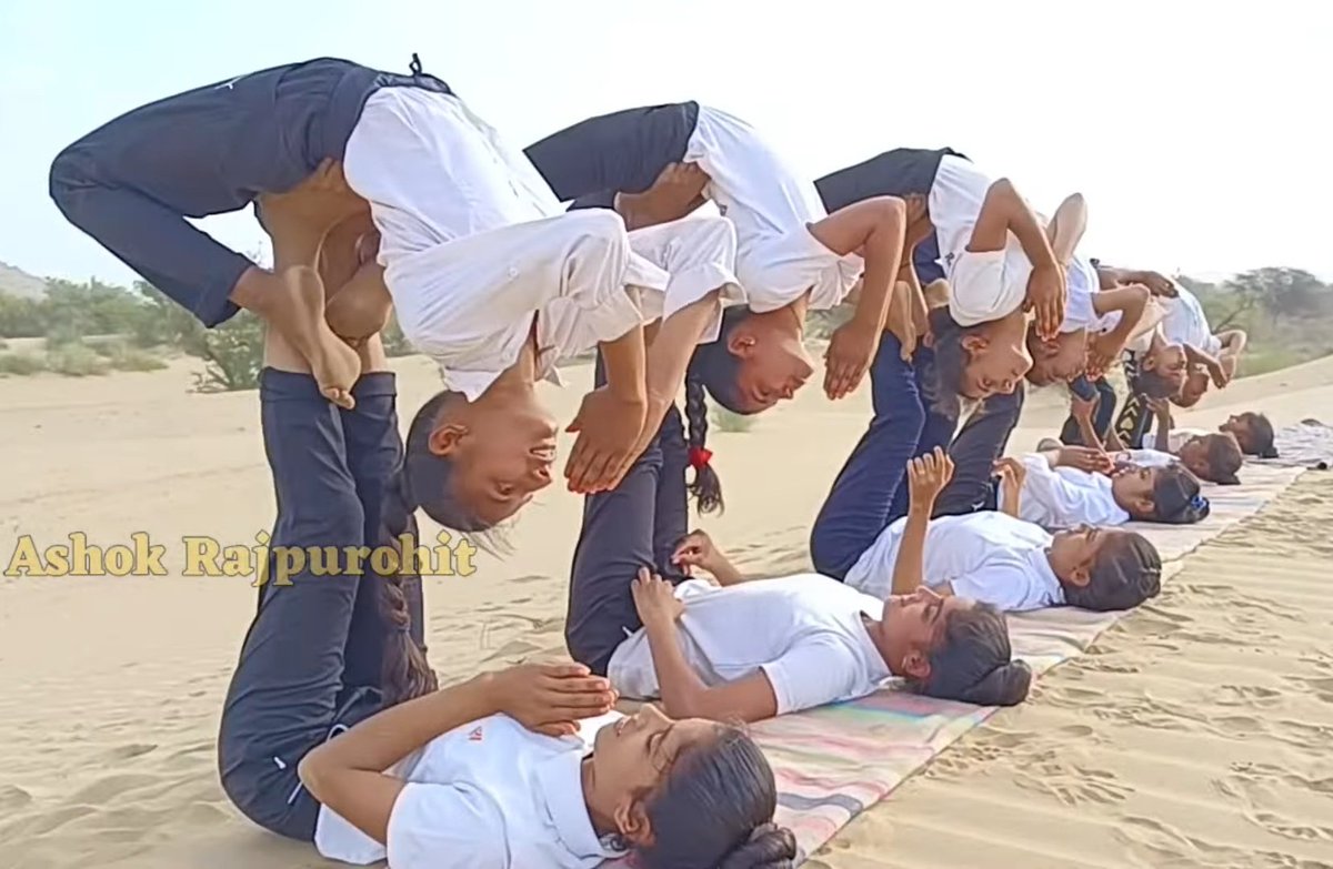 EmitraSports's tweet photo. @moayush @CSCegov_  @CSCSPV_Health 
#YogaForHumanity #AzadiKaAmritMahotsav #MyYogaMyPose #CSCIDY2022 
सभी CSC Team Members की ओर से सभी देशवासियों को योग दिवस की बधाईयां
CSC VLE - PRAKASH KUMAR 
CSC ID - 564343150019
@Barmer Ki बहिनें योग करते हुए कुछ फोटो Click. https://t.co/byIV6yCWMT