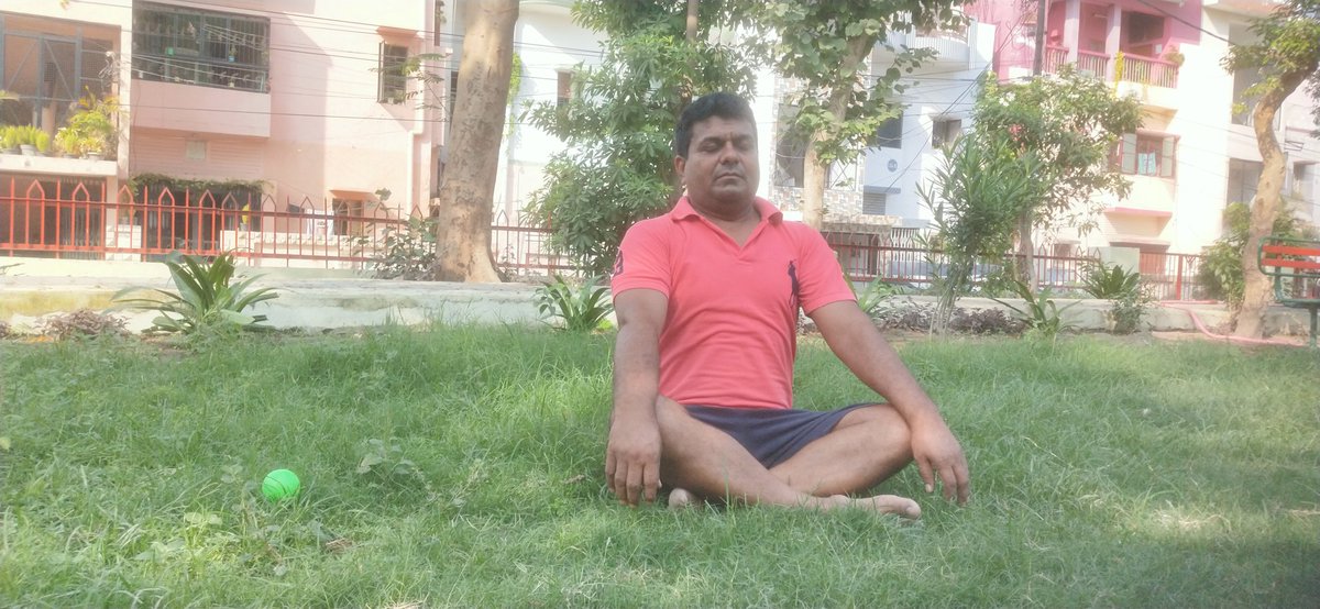 vijaykbandhu's tweet photo. अंतरराष्ट्रीय योगा दिवस की बहुत-बहुत शुभकामनाएं और बधाई।   

एक नाक से OPS को खींच लेना है,
दूसरी नाक से NPS को छोड़ देना है।

आज 1:00 बजे ट्यूटर अभियान
करे योग बने पेंशन का संयोग 

#WeWantOPS https://t.co/sLh9PgdsVo