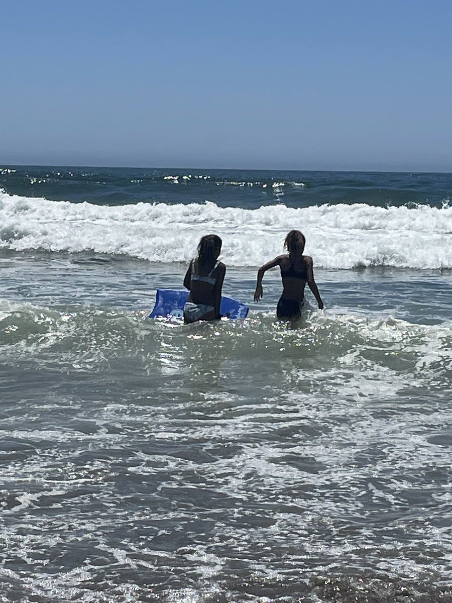 RTwins2010's tweet photo. Work hard play hard. Best way to end a tough workout! #beachday #richtwins #rollinwiththerichs #ocean #funinthesun #summerfun #summer https://t.co/5DkG5vsK5y