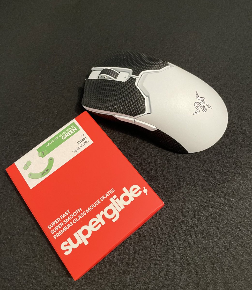 EhGuyFromCanada's tweet photo. Finally got glass skates for the v2 pro. Thanks @PulsarGears #Razer #gaming #superglides https://t.co/3GOSnVAfXz
