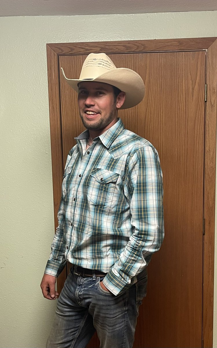 HaileyRian13's tweet photo. Cowboy up, bitches https://t.co/iyHd8kVYnE