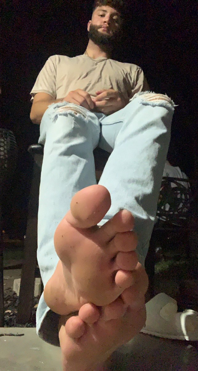 get in my dm’s and bow to these perfect soles.. doing drains and customs 🛃