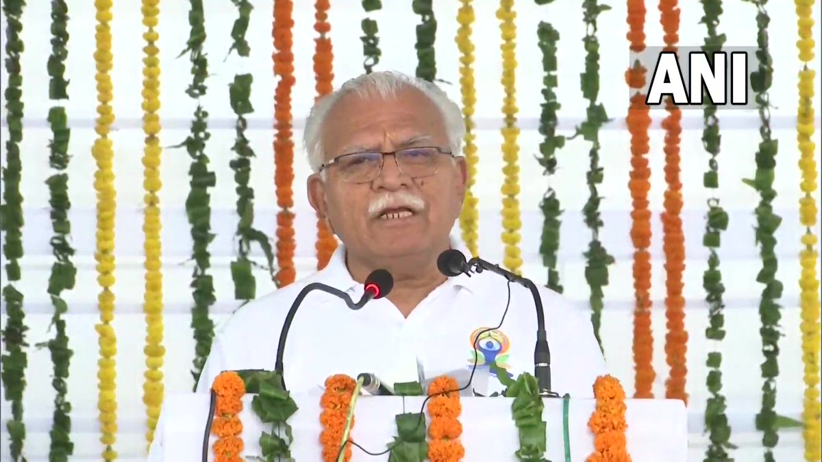 ANI's tweet photo. Those (75% of agniveers who would return after 4 yrs of service) who want to get Haryana Govt jobs will be given guaranteed jobs. Those who want can get inducted into any cadre for Group C jobs. Otherwise, we have jobs in Police, which will be given to them: Haryana CM ML Khattar https://t.co/a6zHurrtrF