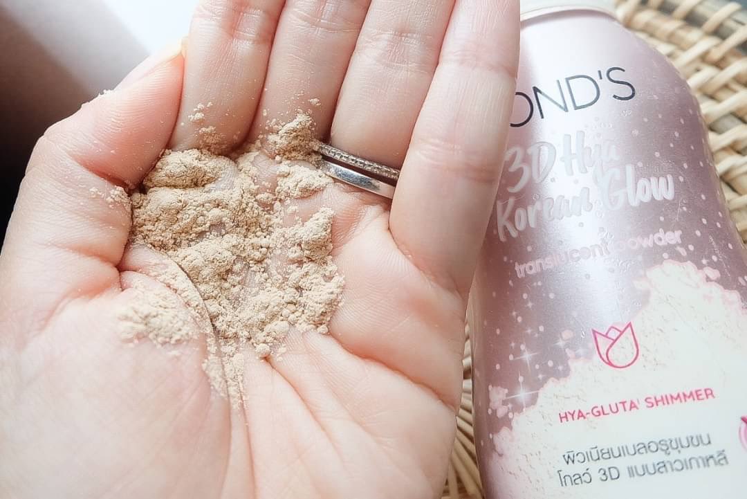 MeiiylyMeiy's tweet photo. นี่สาวกแป้งพอนด์สเกือบทุกรุ่น มาเจอรุ่นนี้ Pond's 3D Hya Korean Glow ชอบยิ่งไปอีก นี่ใช้คู่กับตัวEE Creamไฮยามิลค์ ลุคฉ่ำ!เนียนกริบแต่เนื้อเบา งานผิวเว่อ คือตัวแป้งเค้ามีชิมเมอร์+สารบำรุงจากไฮยากลูต้าด้วย ออกแดดทีผิวเล่นแสงโกล์ววิ้งสุด พกง��าย2ตัวนี้เอาอยู่ ถูกด้วย #เฉดไหนก็เกาได้ https://t.co/vTTKxUGw5Y