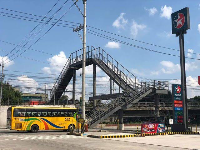 goodkidbikecity's tweet photo. Every time you see a pedestrian footbridge, it's because an engineer or some other official looked at an unsafe street crossing and decided that the correct thing to do was to ban walking https://t.co/hCGjyXOSwI