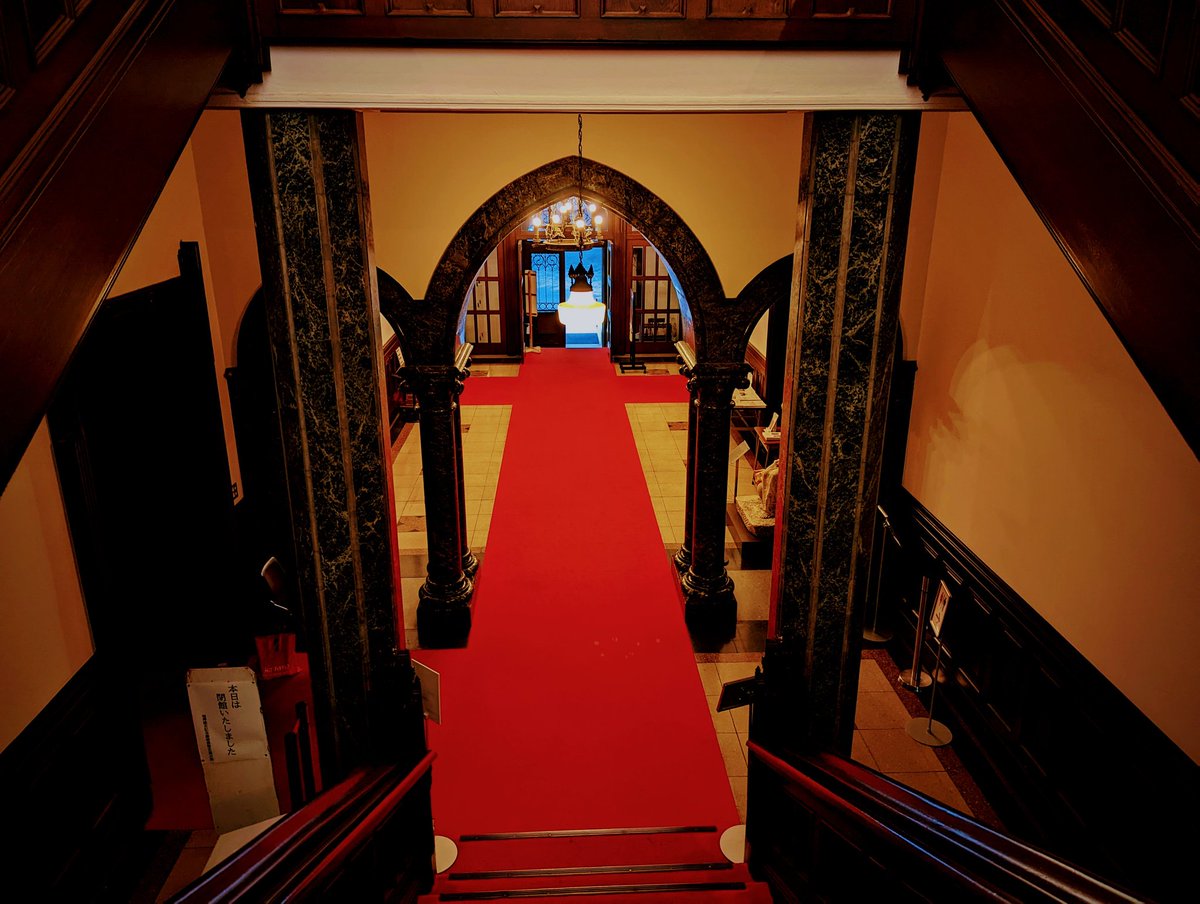 この前三田の慶應義塾図書館・旧館に行ったんですが重厚な造りで美しかったですねぇ、、、中は展示室があって福澤先生や義塾に縁のある品が展示されています。入場無料なので是非訪れてみてはどうでしょうか‼️
