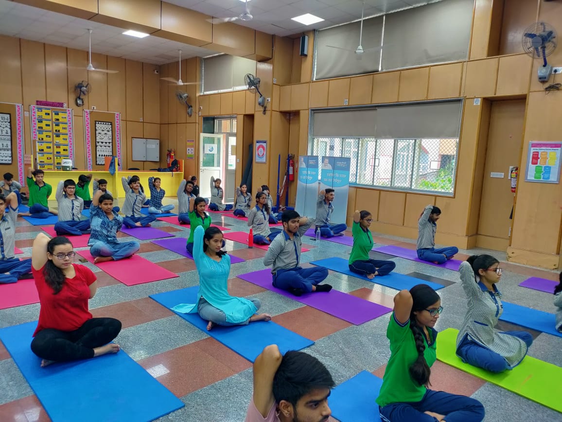 soekalkaji's tweet photo. International Yoga Day at @soekalkaji @AmbedkarSoSEKJ.

#YogaDay
#yogaday2022
#YogaForLife #YogaForHumanity 

@msisodia @Dir_Education @gupta_iitdelhi @shariqm1 @rohit_upadhyaya @LetsTalkEdun @dilli_shiksha https://t.co/pMcReZOXtF