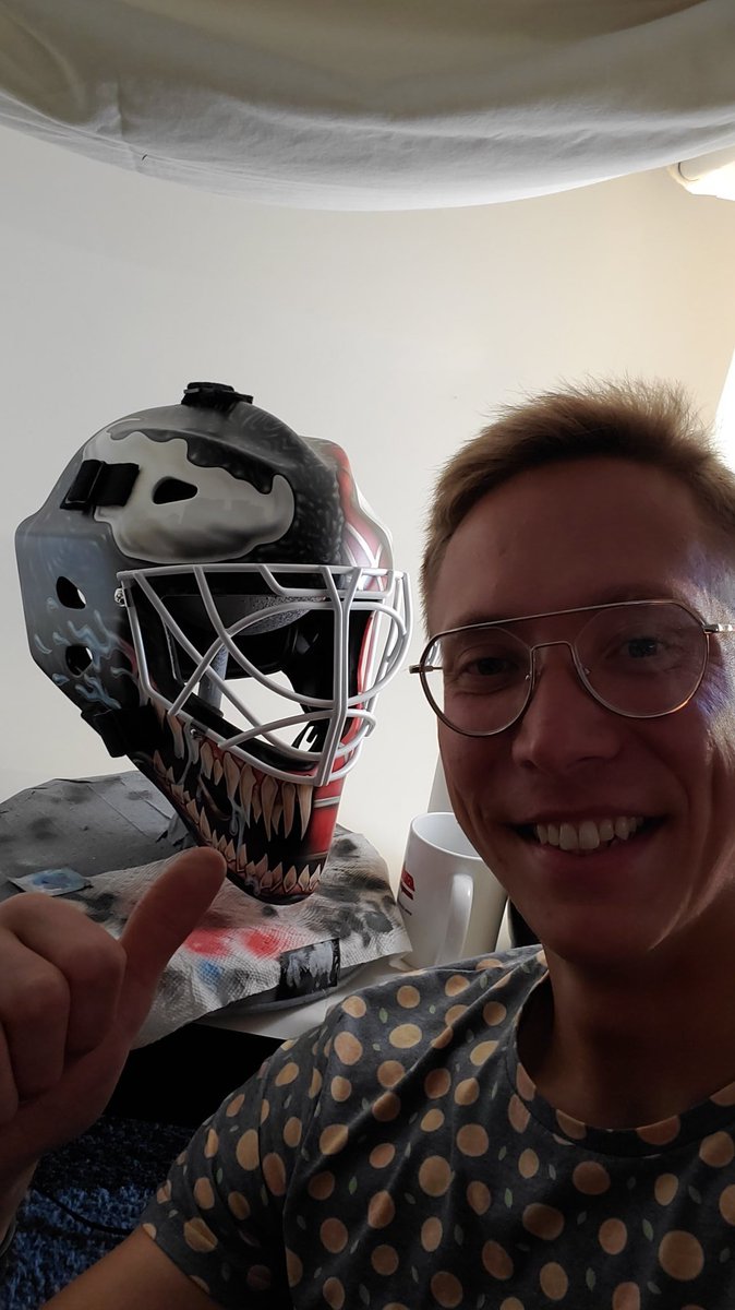 I painted a venom/spiderman goalie mask! 🤠