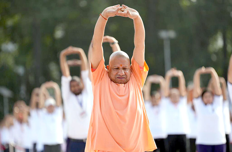 myogiadityanath's tweet image. आज अंतरराष्ट्रीय योग दिवस के अवसर पर उत्तर प्रदेश में 75,000 स्थानों पर योगाभ्यास संपन्न हुआ है।

मुझे प्रसन्नता है कि इन योगाभ्यास कार्यक्रमों से राज्य के 05 करोड़ से अधिक लोगों ने जुड़कर योग किया।
