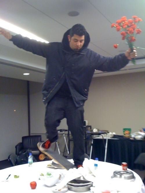 HAPPY BIRTHDAY CHINO MORENO<33 (and happy birthday white pony) 