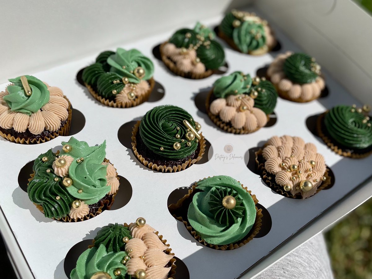 desdelicacies's tweet photo. I’m in LOVE with this freestyle design. Available to order with any 2-4 shades🤍

•
•
•
•
•
•
•
•
•
@WiltonCakes 
#cupcakes #foodie #food #cupcakedecorating #cupcake #vanilla #chocolate #cake #chocolatecake #vanillabuttercream #americanbuttercream #wilton #wiltoncakes https://t.co/8dM4MX0g4K