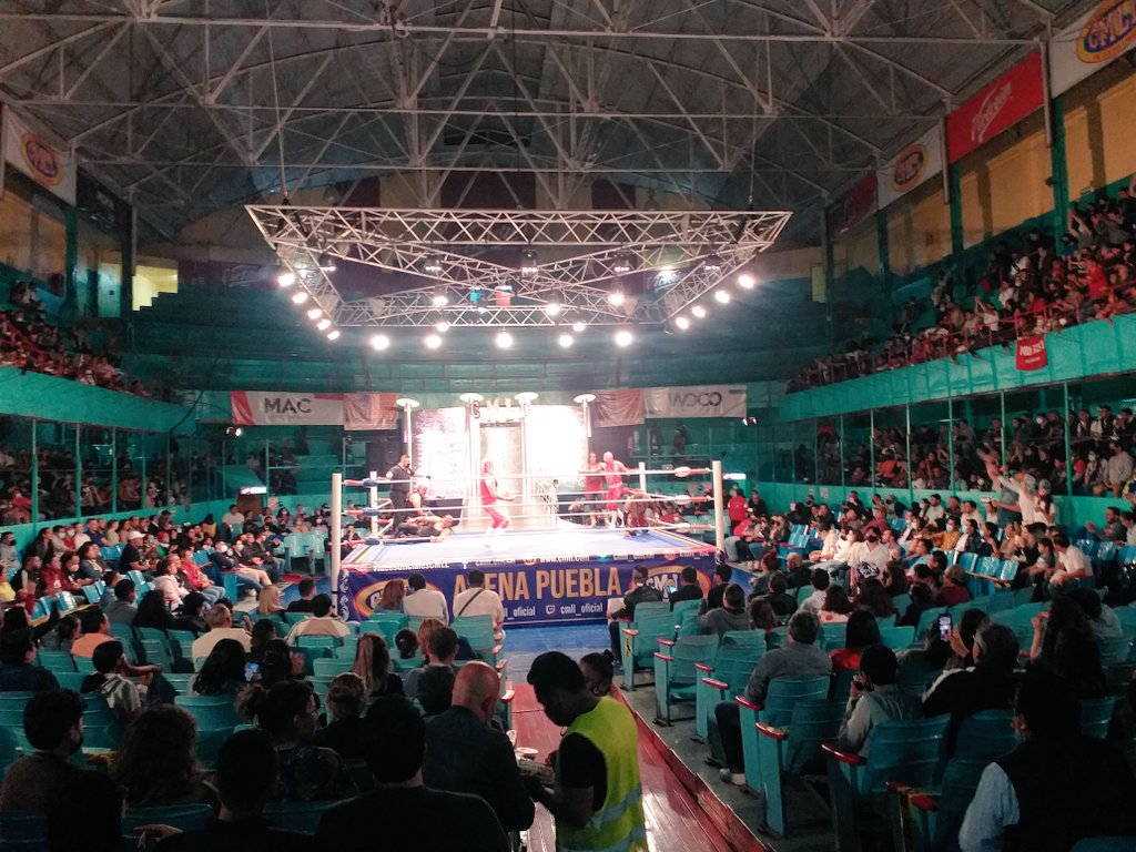 JL_Cuenca's tweet photo. #Lunes tradicional de #ArenaPuebla #CMLL #Puebla #Fisioterapia #Fitheraphy https://t.co/owkuqRqh2C