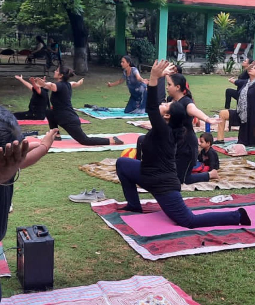 CscMoga's tweet photo. @CSCegov_ 
@cmoayush
@scpv_health @CSC_Punjab 
#YogaForHumanity #AzadiKaAmritMahotsav #MyYogaMyPose #CSCIDY2022 
@CscMoga https://t.co/l9G5BbcbmU