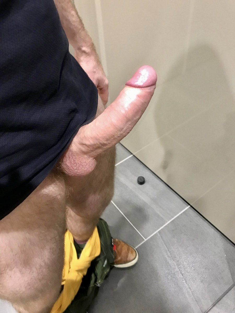 uncutcol's tweet photo. On your knees 😈😈 https://t.co/6uZETlSUCY